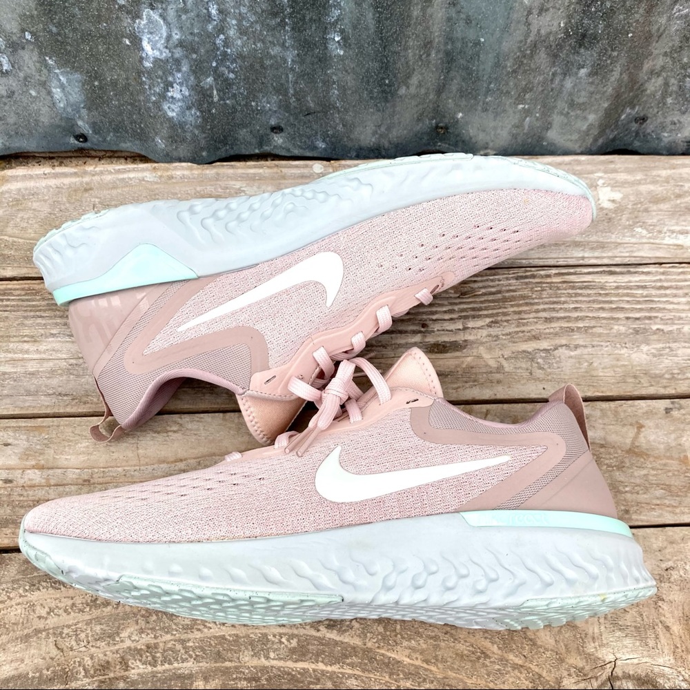 Nike Women’s Odyssey React NWOB 11 Beige Shoes - Picture 8 of 8